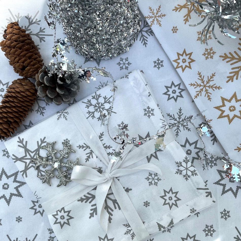 silver snowflakes christmas tablecloth